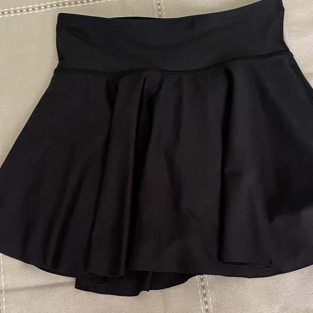 Girl Old Navy Sporty shorts skirt with pocket black. - Picture 3 of 13